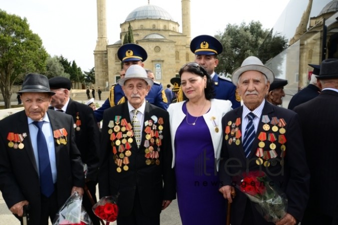 9 May - Azərbaycanda faşizm üzərində Qələbə Günü qeyd olunur